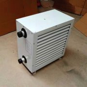 <strong>官兵正紧张有序地做着冰</strong>