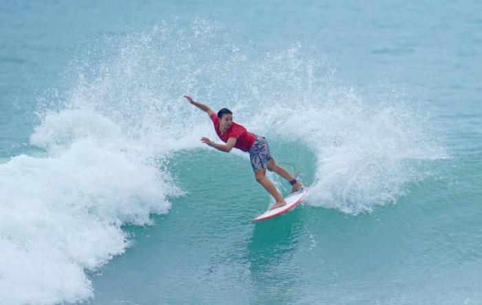 在日月湾海域举行的万宁国际冲浪大赛暨2024年全