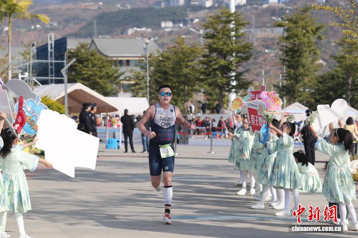 2026首届白鹤滩杯铁人三项赛在巧家开赛 五国选手