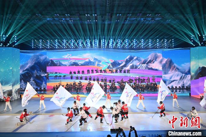 哈尔滨亚冬会倒计时100天：火炬奖牌亮相，冰雪