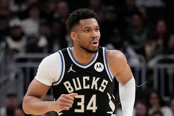 哈登率队复仇击败残阵雄鹿 里弗斯挑战裁判引争