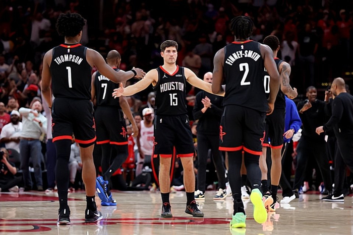 火箭险胜鹈鹕谢泼德18+5助球队登顶西部第三