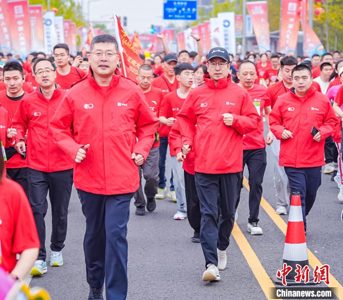雄安马拉松首秀刷新纪录 赵朝传李应美夺魁